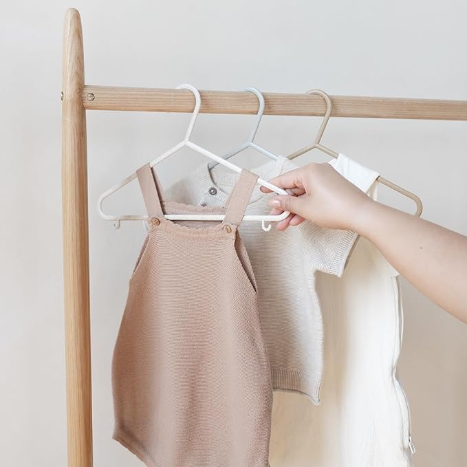 3 Sprouts Wheat Straw Plastic Hangers - 30-Pack Eco-Conscious Toddler Hangers for Child & Baby Clothes, Coats - Kid Closet Hangers Ideal for Small Girls, Boys, Children & Kids - Speckled Assorted