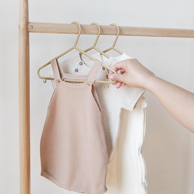 3 Sprouts Wheat Straw Plastic Hangers - 30-Pack Eco-Conscious Toddler Hangers for Child & Baby Clothes, Coats - Kid Closet Hangers Ideal for Small Girls, Boys, Children & Kids - Speckled Brown