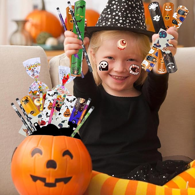 200 PCS Halloween Goodie Bag Fillers Stationery Set, Assorted Halloween Party Favors for Kids, Kids Halloween Toys Bulk Non Candy Halloween Treats Pencils, Eraser, Stamps, Slap Bracelets