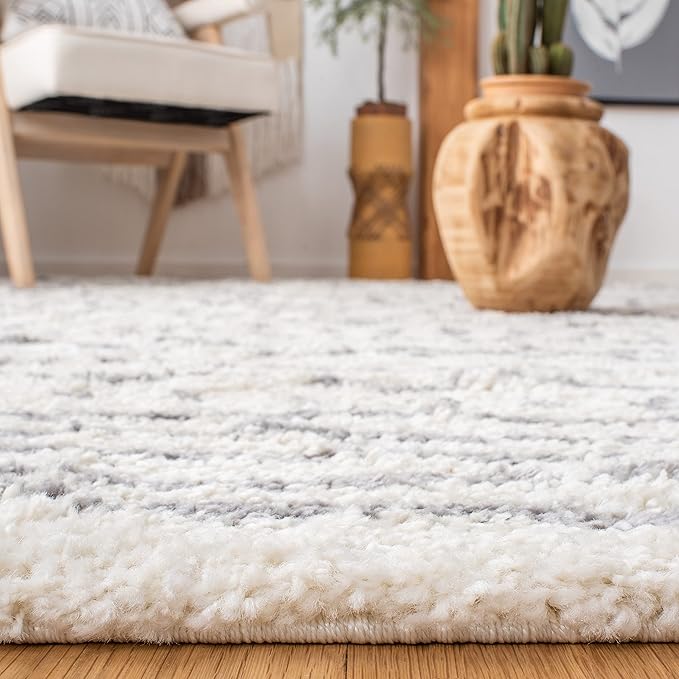 SAFAVIEH Arizona Shag Collection Runner Rug - 2'3" x 6', Ivory & Grey, Moroccan Design, Non-Shedding & Easy Care, 1.6-inch Thick Ideal for High Traffic Areas in Living Room, Bedroom (ASG741F)